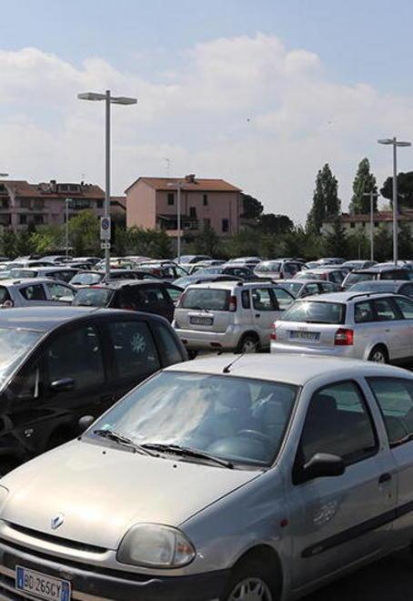 nel parcheggio dell’ospedale