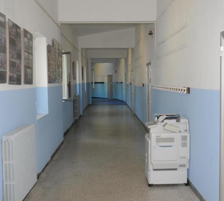 Ladri scatenati nella notte, furti a scuola e sulle auto 
