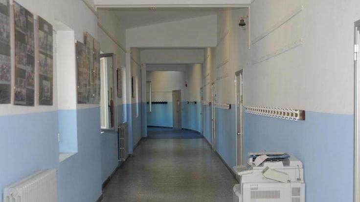 Ladri scatenati nella notte, furti a scuola e sulle auto