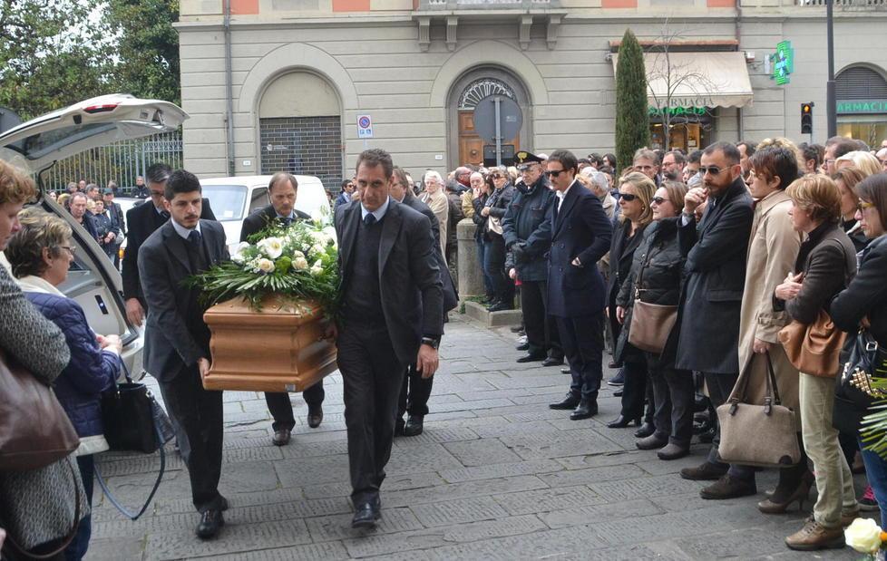 Commozione ai funerali di Novelli 
