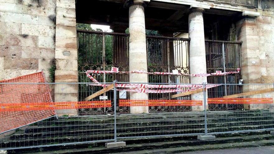 Le transenne ingabbiano il cimitero inglese