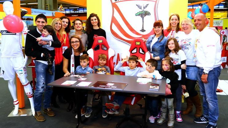 Stand biancorosso del Team Martelli 