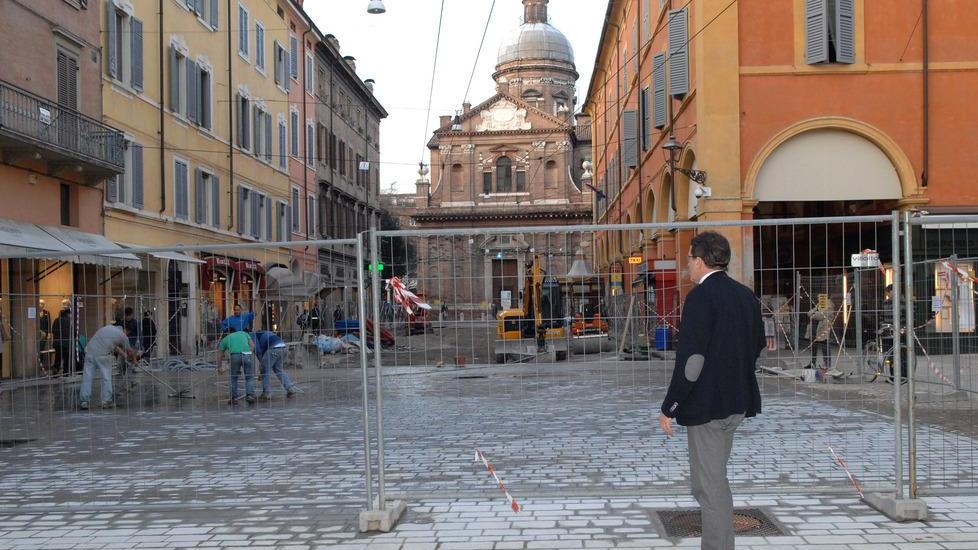 Duomo, la facciata libera entro venerdì