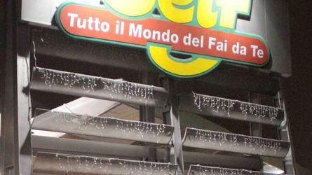Ruba attrezzi al Self ma viene scoperto e denunciato