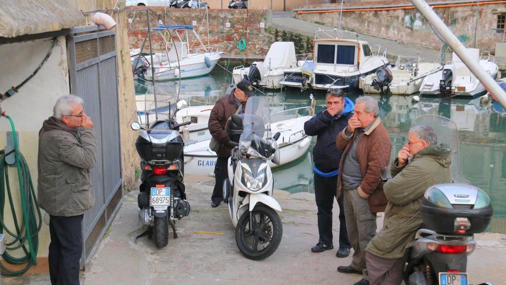 Gente in Venezia si lamenta del forte odore di gas (Marzi/Pentafoto)