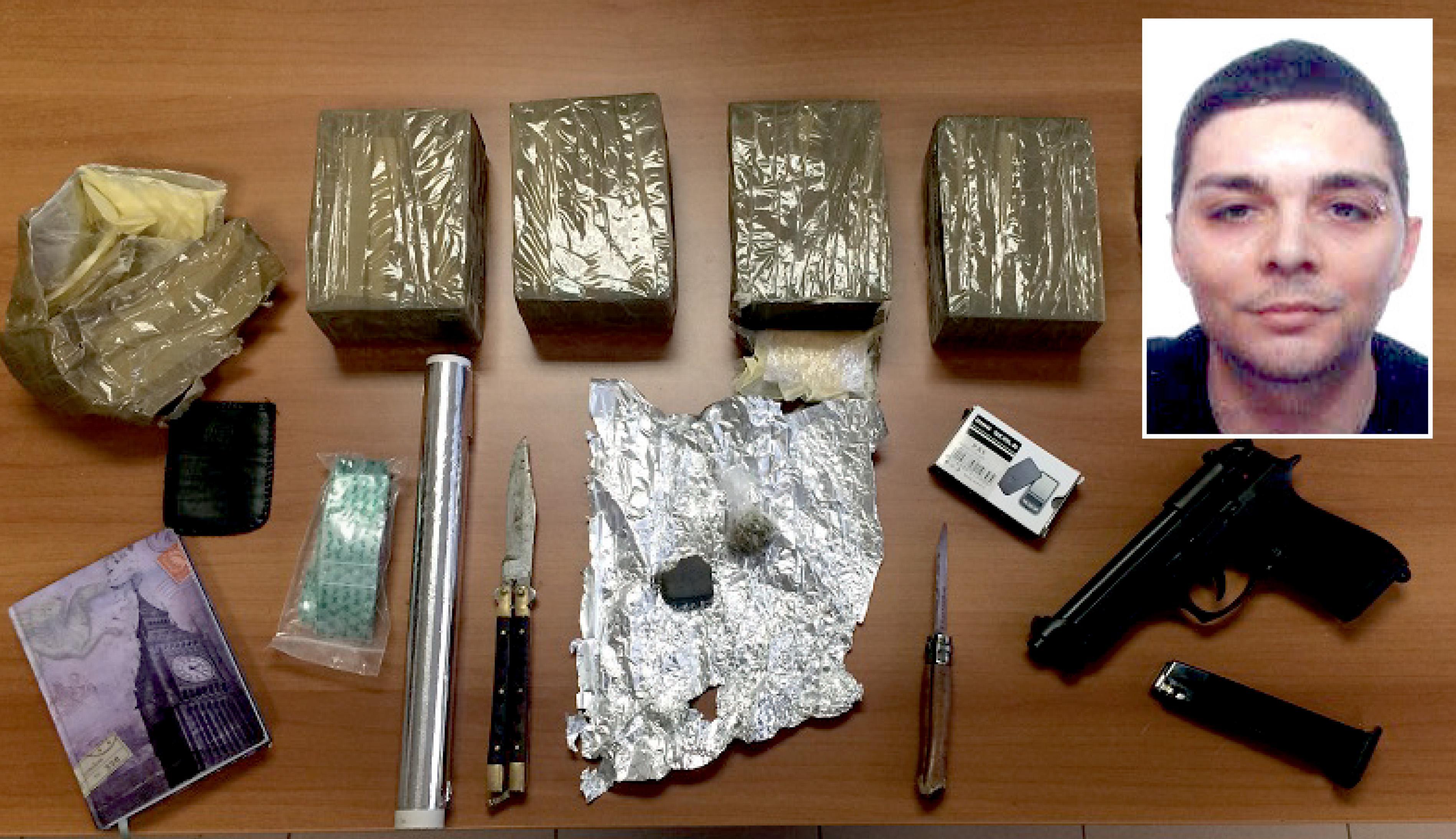 Cinque chili di hashish sotto al letto, arrestato livornese 