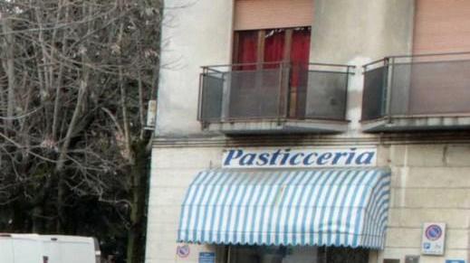 Minacciato con il coltello e rapinato del portafogli