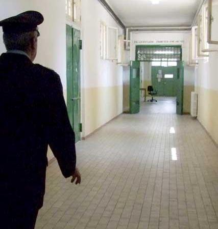 Rissa in carcere durante l’ora d’aria feriti alcuni detenuti, coinvolto un agente