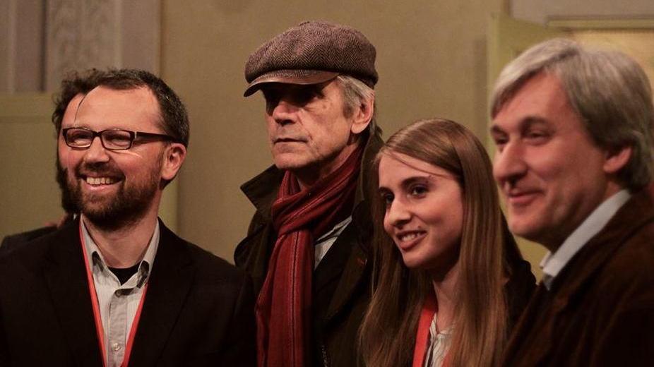 Jeremy Irons visita Casa Puccini