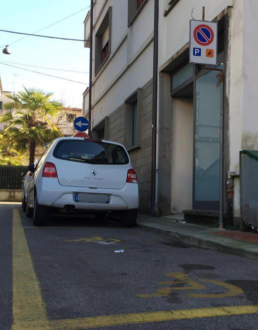 Pass per i disabili: multe da 80 euro per cinque furbetti 