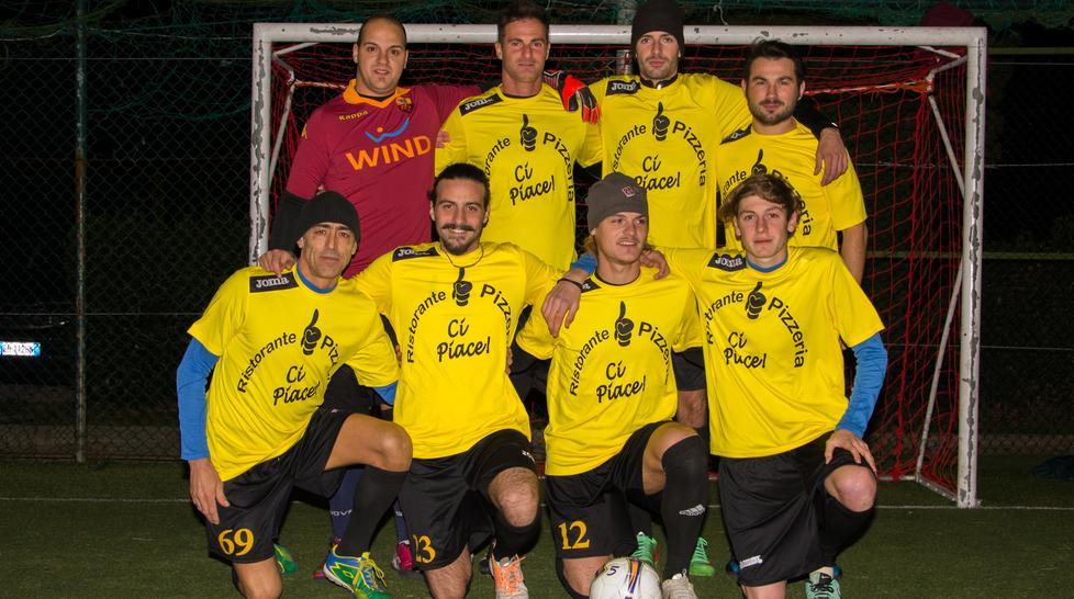 È un Luxury di lusso: sette gol e assalto al leader Bobbe Team 