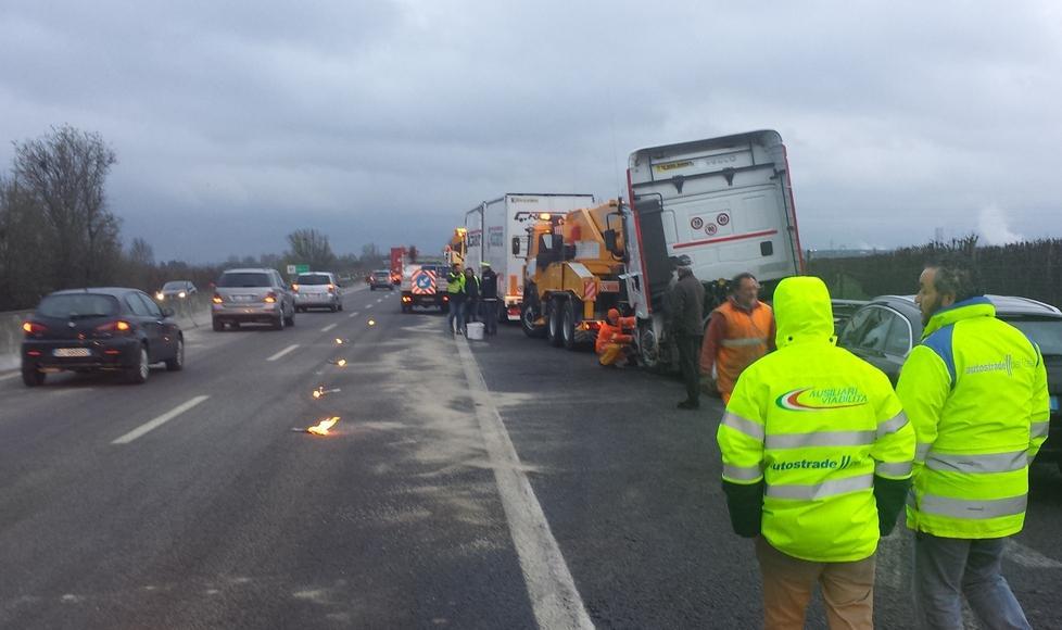 Incidente in A13, è caos