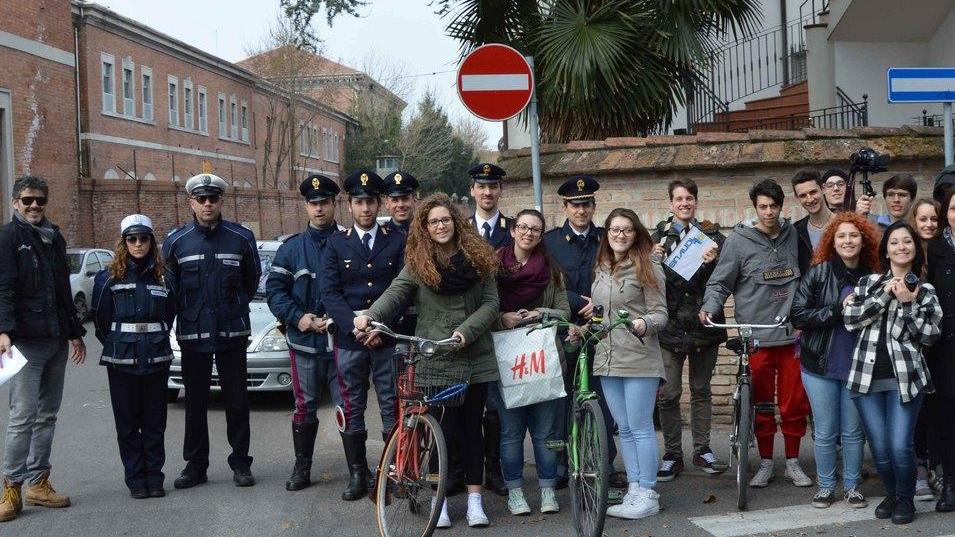 Sicurezza stradale, spot con studenti e forze dell’ordine
