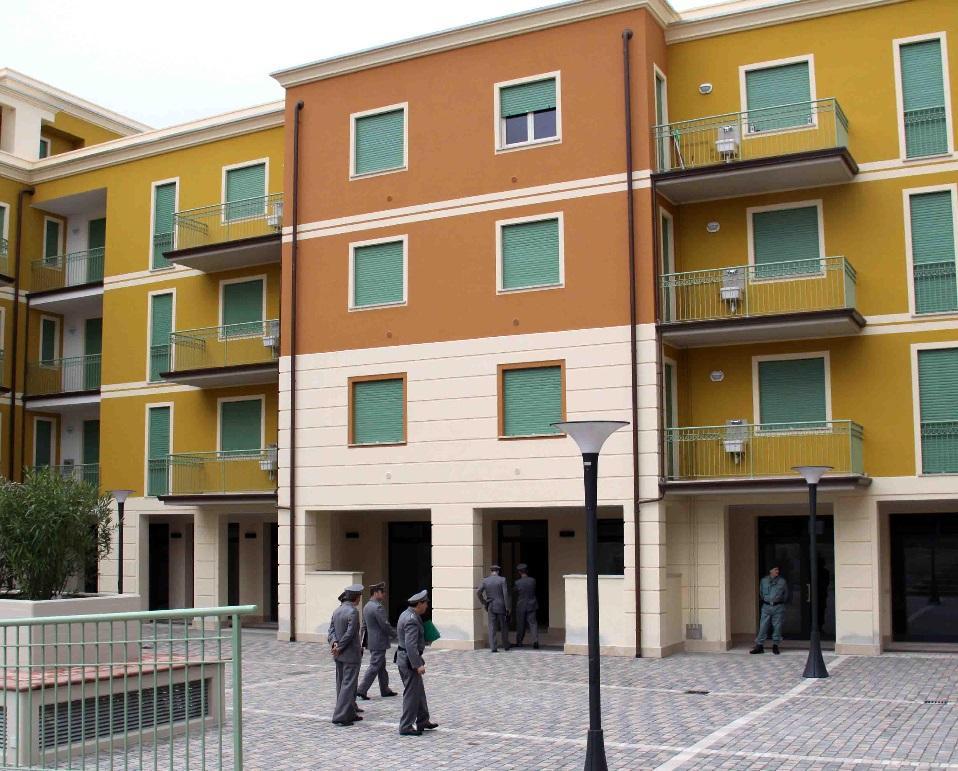 Gli inquirenti al lavoro durante il sequestro dell’ex calzaturificio