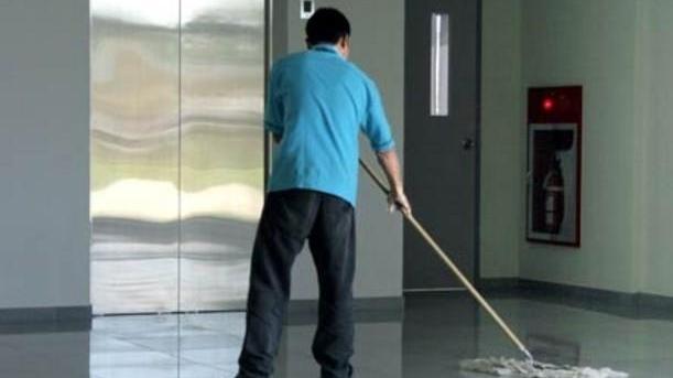 Pulizie, stipendi in ritardo ai lavoratori