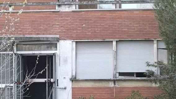 Profughi nell’ex ospedale, è un giallo