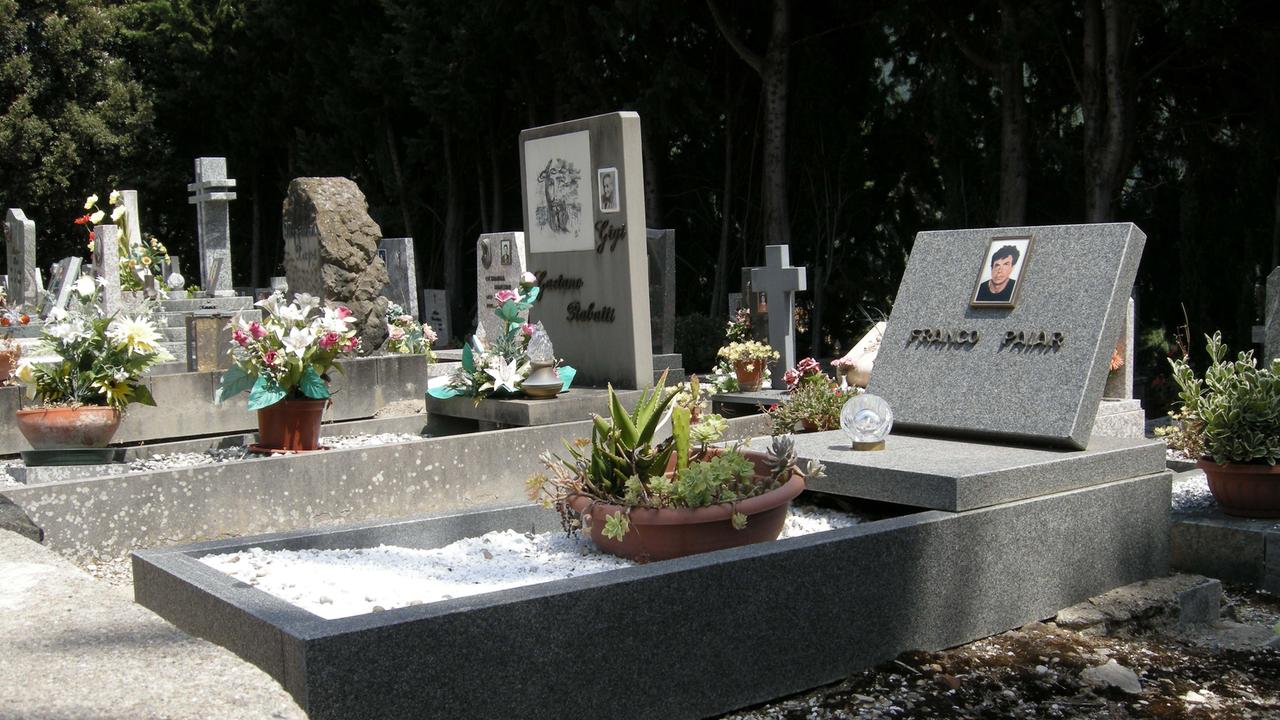 Tombe in un cimitero