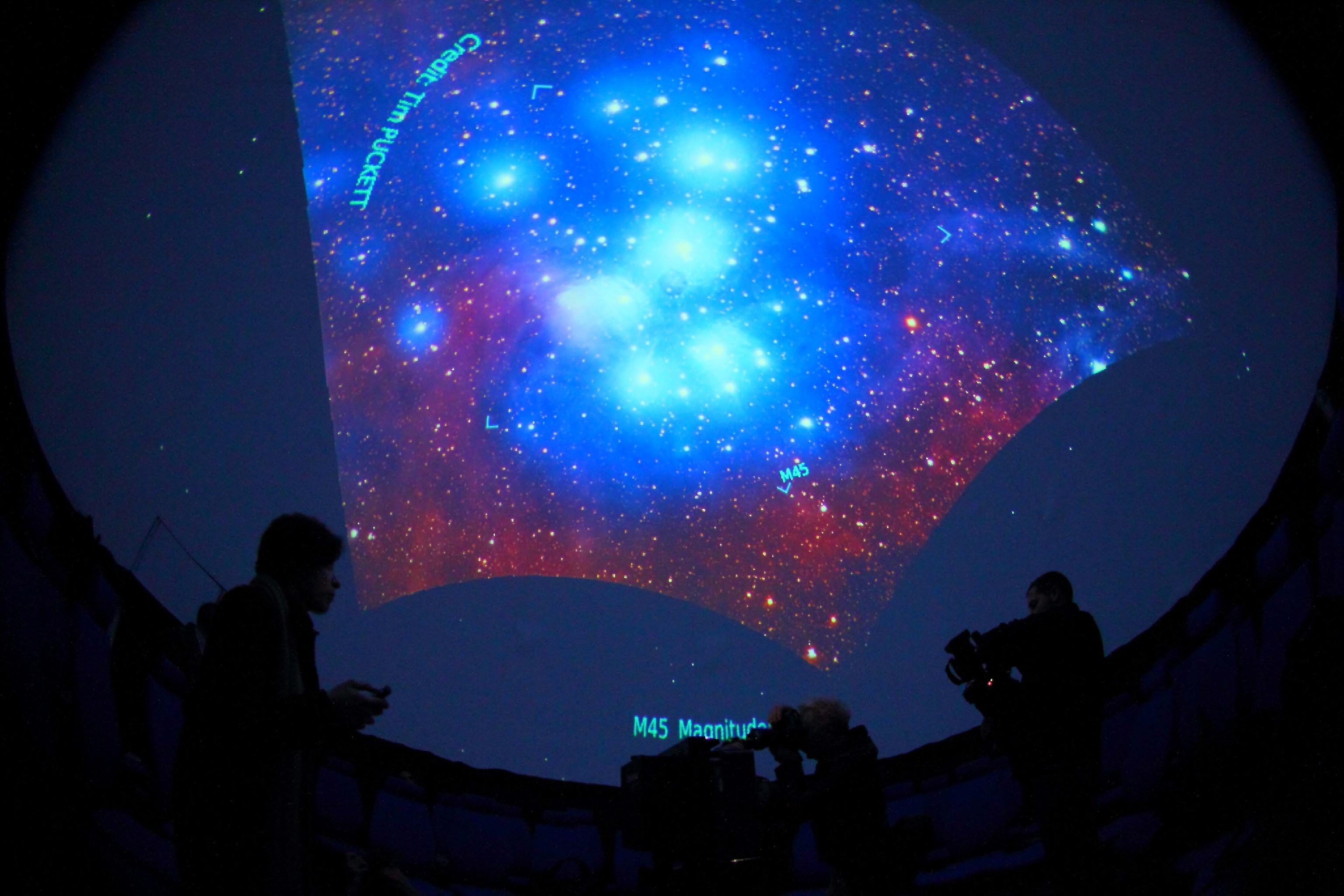 Osservazione delle stelle al Planetario