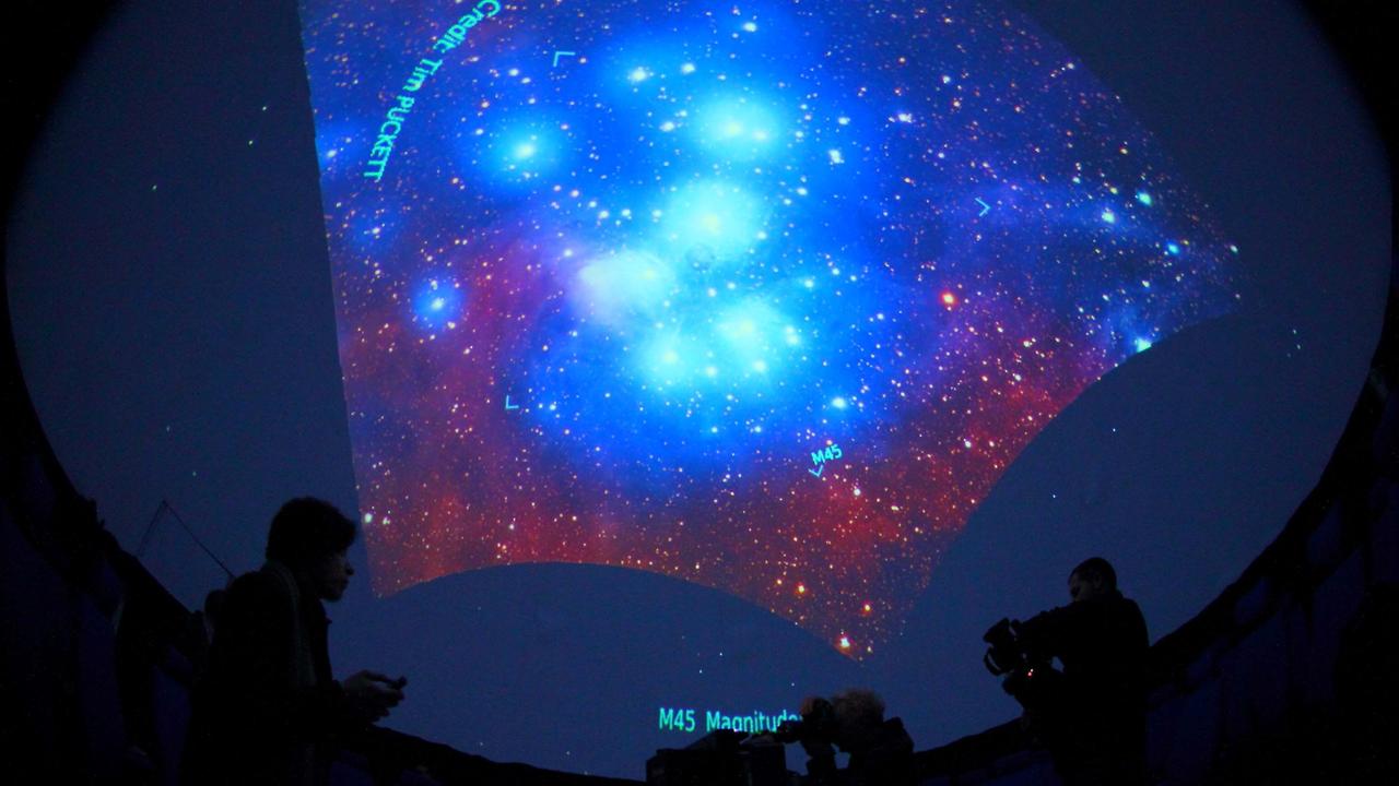 Osservazione delle stelle al Planetario