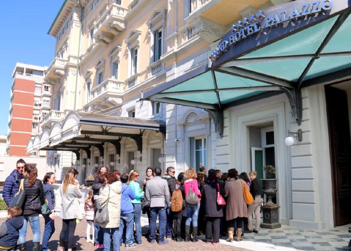 I fan di Ligabue al Gran Hotel Palazzo (Marzi Pentafoto)