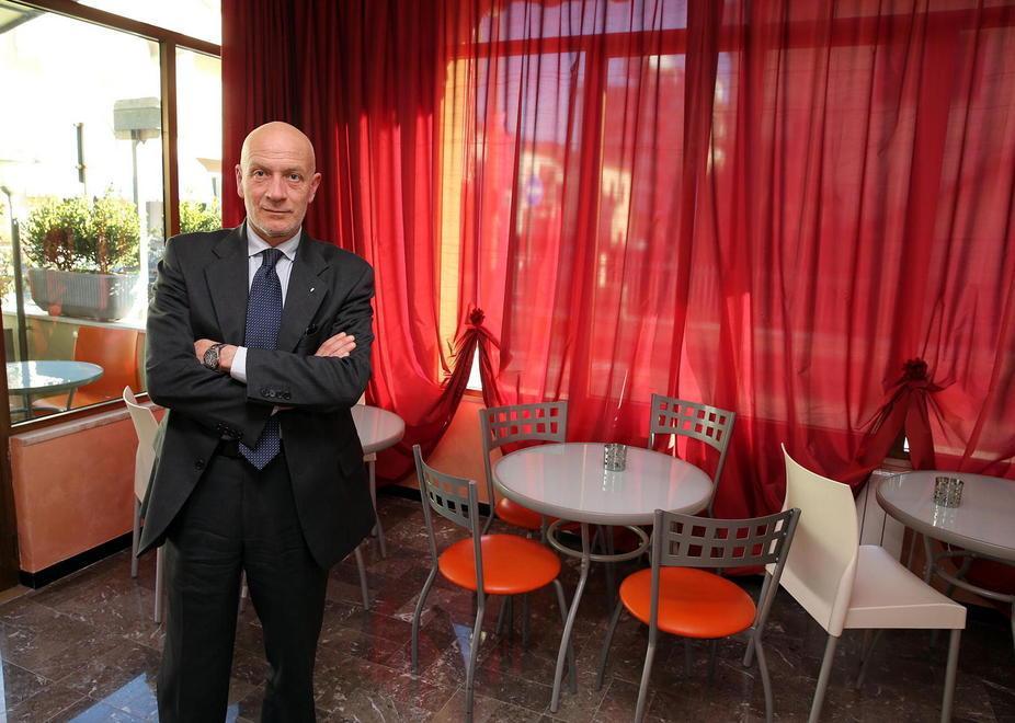 Giuseppe Alimonda all'interno dlel'Hotel Redi di via Puglia (Foto Nucci)