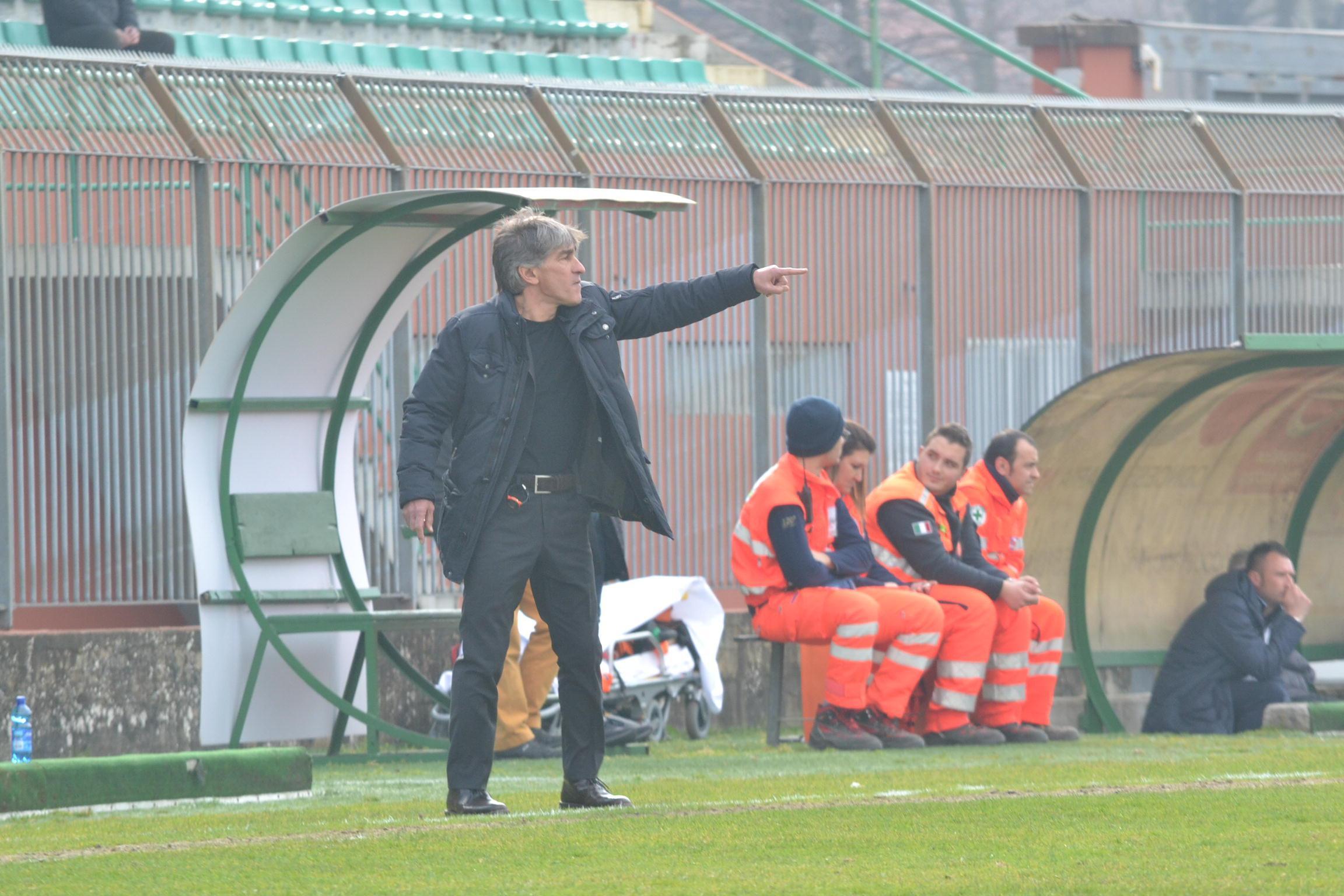 L'allenatore della Lucchese, Giuseppe Galderisi 