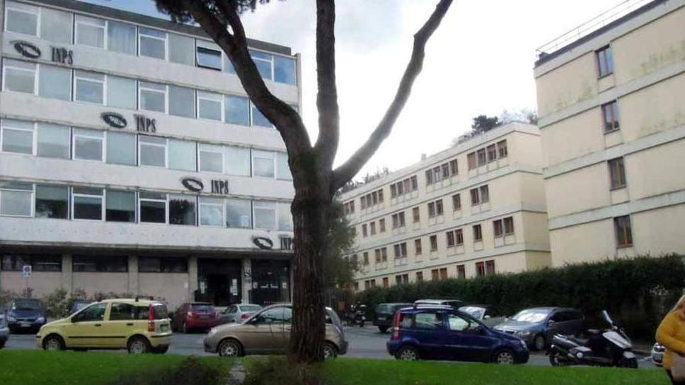 Strada dissestata, allarme dei pensionati