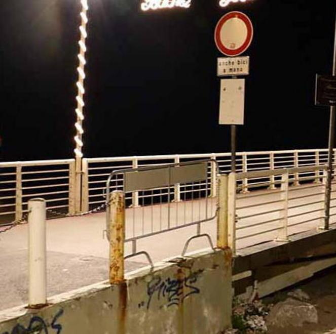 Investe mamma e figlia e poi scappa 