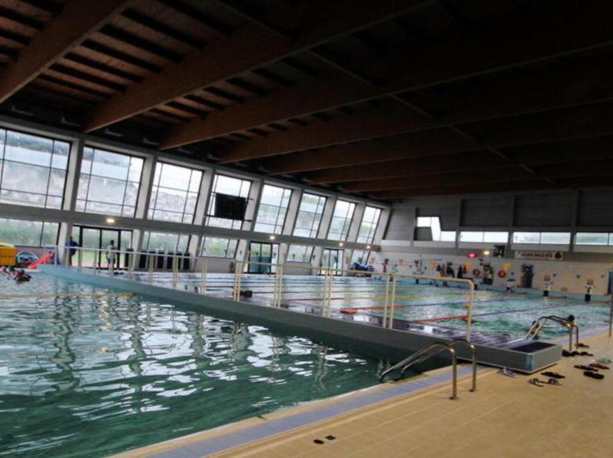 Alle piscine comunali arrivano sei lettere di licenziamento 