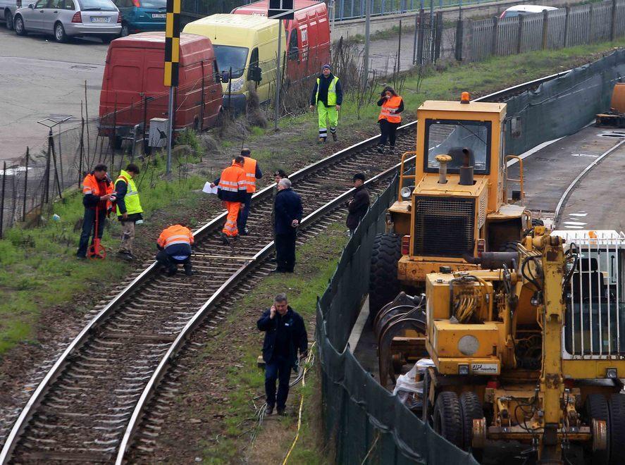 Treno deraglia, viaggiatori in bus 