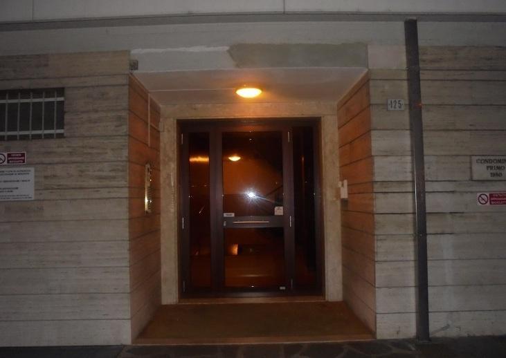 I ladri staccano la corrente e svaligiano un appartamento