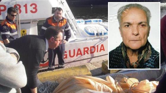 Il recupero del corpo ritrovato in mare e, nella foto piccola, Franca Matassini