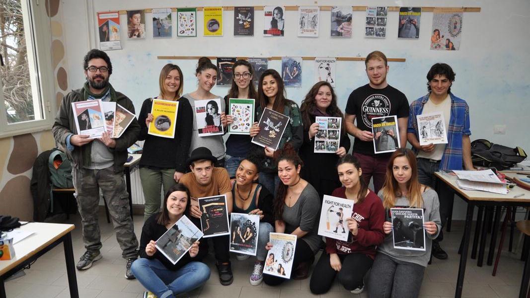 Gli studenti della quinta D del Marco Polo che hanno realizzato la campagna antifumo (foto Falorni)