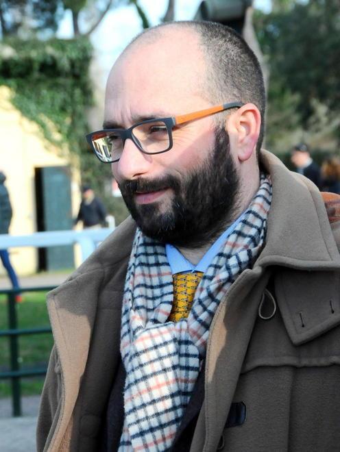 Le istituzioni, l’aeroporto, la banca 