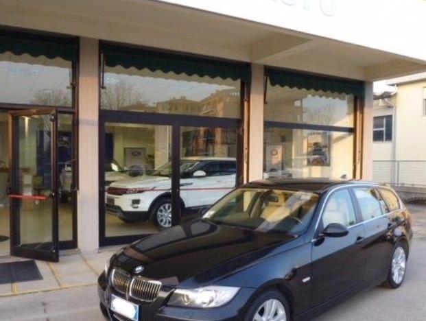 Rubano 2 auto dalla concessionaria 