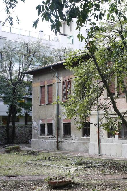 Da villa del Maestro a discarica: dentro 2.000 chili di rifiuti 