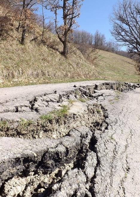 Palagano, frana tutto La montagna cede e il paese chiede aiuto 