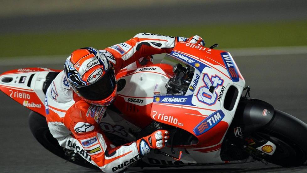 MotoGp, Dovizioso beffa tutti e va in pole