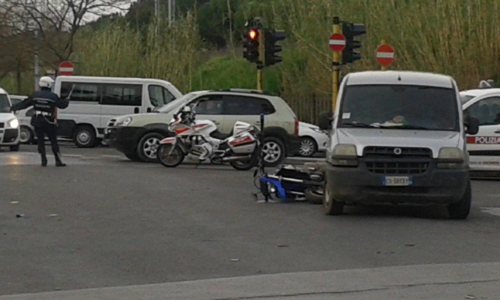 Carambola in viale Sonnino, un ferito e traffico nel caos