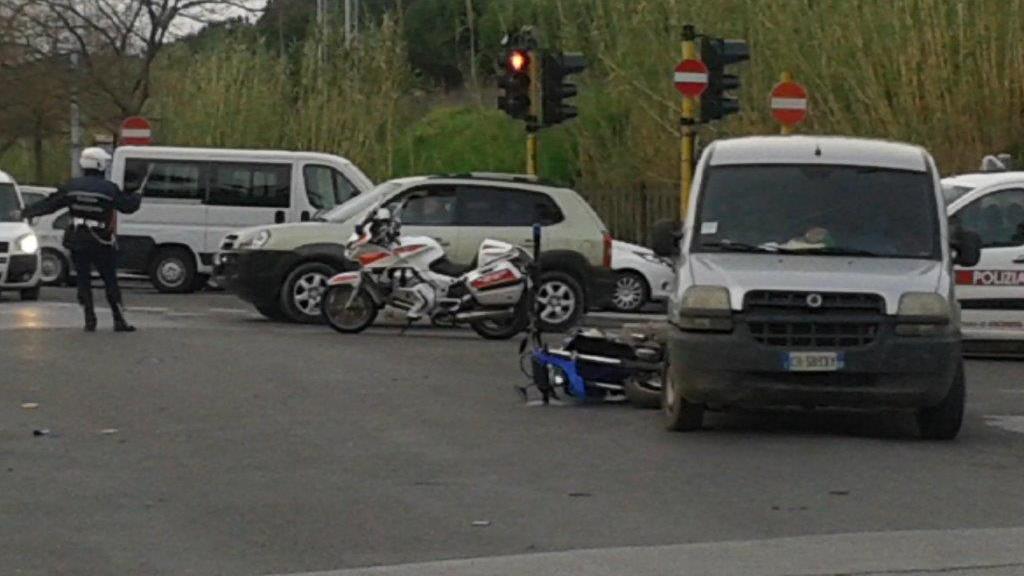 Carambola in viale Sonnino, un ferito e traffico nel caos
