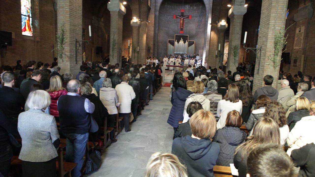 L'addio a Chicco, morto tre mesi dopo la laurea