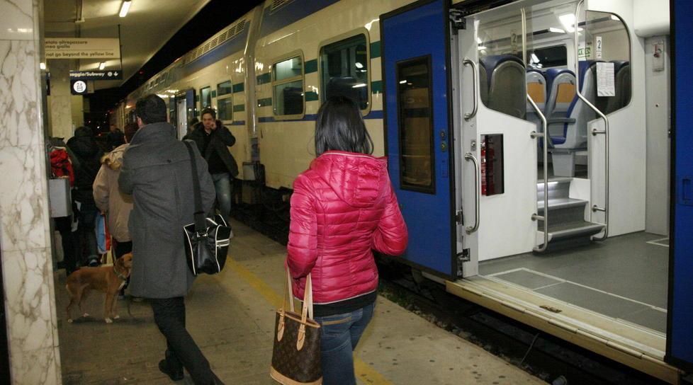 Code infinite alla stazione per acquistare il biglietto