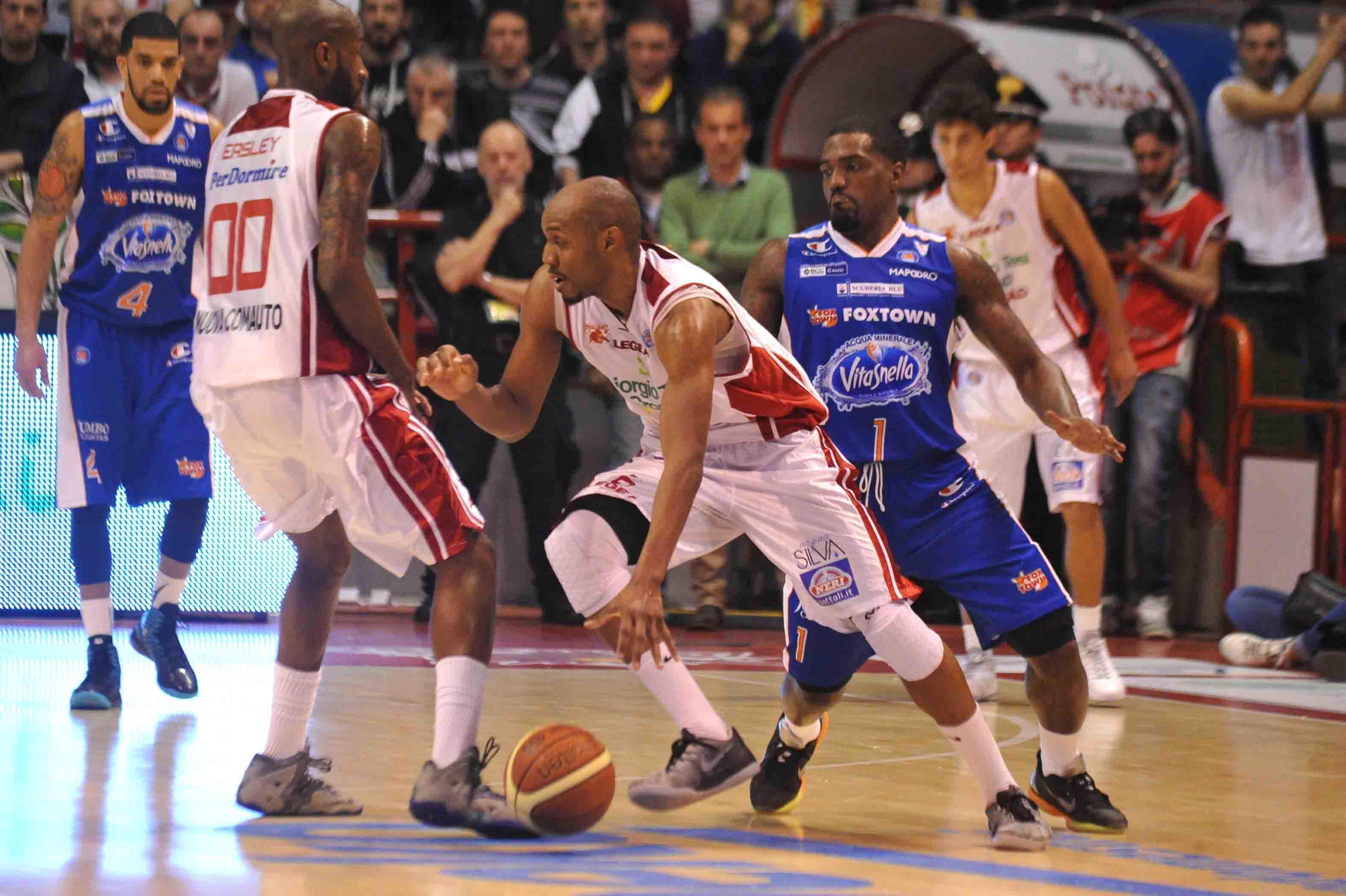 CJ Williams, top scorer della serata con 25 punti (foto Gori)