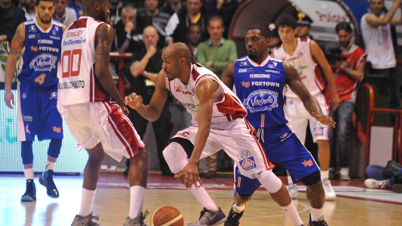 CJ Williams, top scorer della serata con 25 punti (foto Gori)