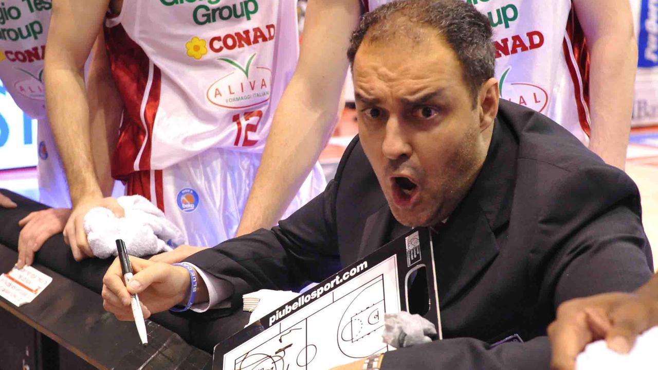 La grinta di coach Paolo Moretti (foto Gori)