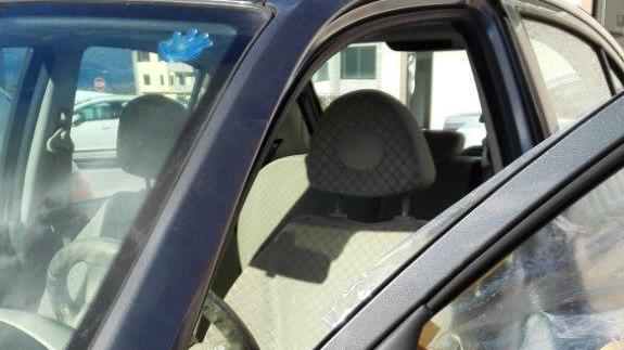 L'auto danneggiata nell'incidente sulla Montalese