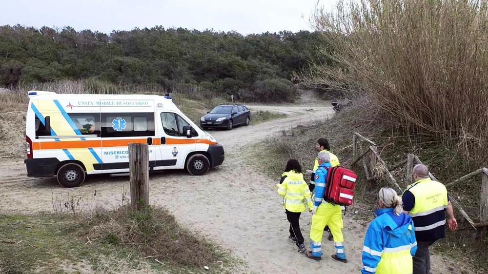 Cadavere sulla spiaggia di Marina di Vecchiano