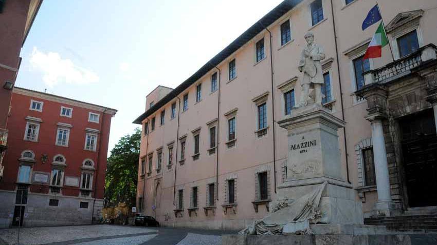 Uno scorcio di piazza Accademia