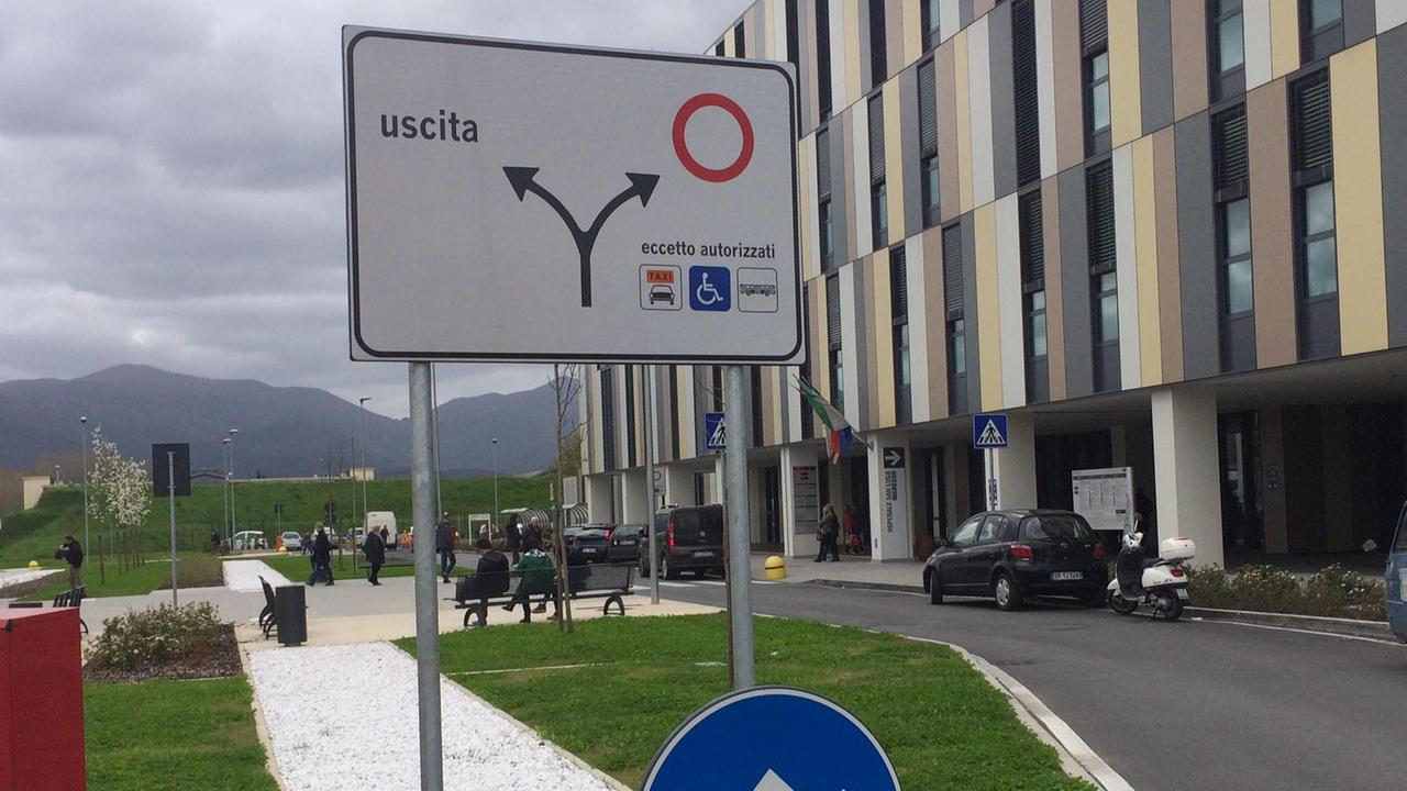Uno dei nuovi cartelli installati al San Luca