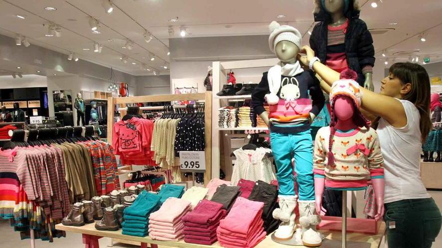 Furti in negozio, mamme derubate da H&M